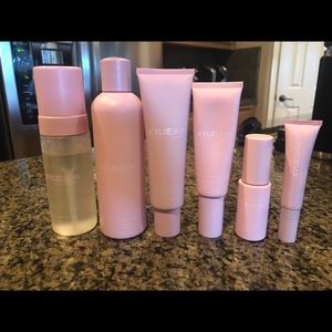 Kylie Skin Set